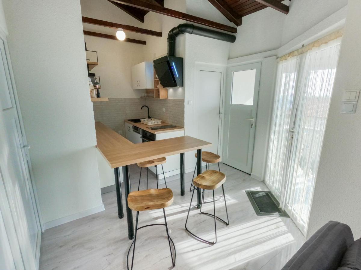 Apartments By The Sea Milna, Vis - 8895 ルカバックス エクステリア 写真